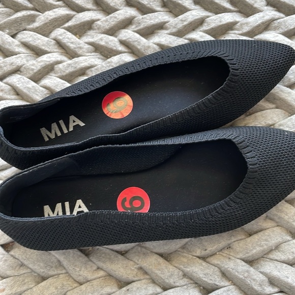 Black pointy toe shoe - Picture 3 of 3